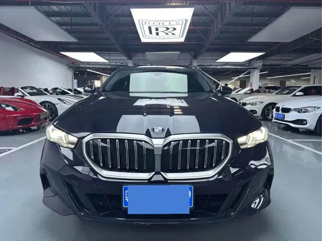 BMW 5 Series — Фото автомобиля 2