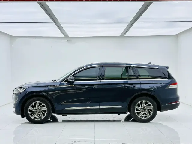 Lincoln Aviator — Фото автомобиля 4