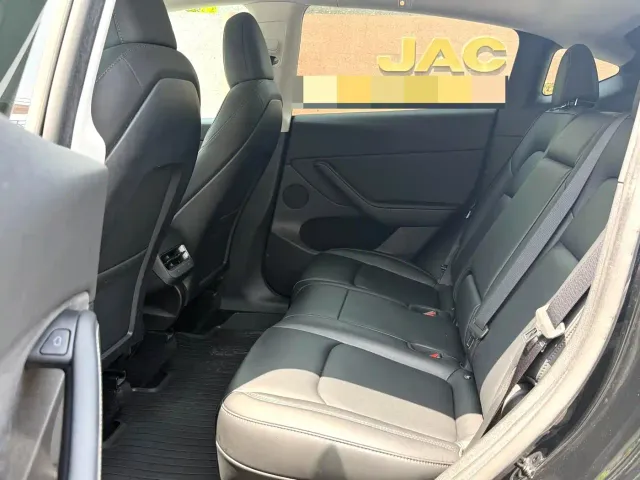 Tesla Model Y — Фото автомобиля 7