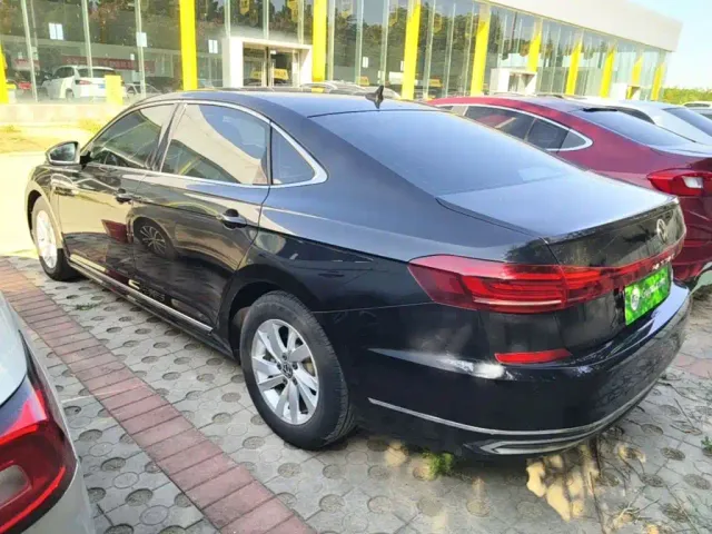 Volkswagen Passat — Фото автомобиля 4