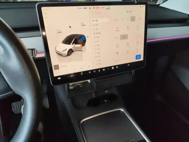 Tesla Model Y — Фото автомобиля 9