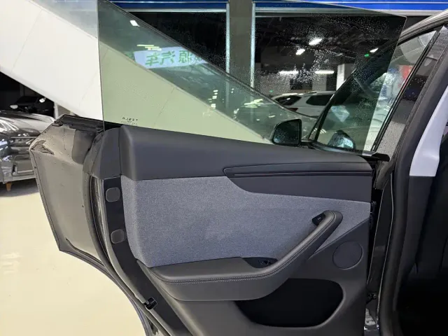 Tesla Model Y — Фото автомобиля 14
