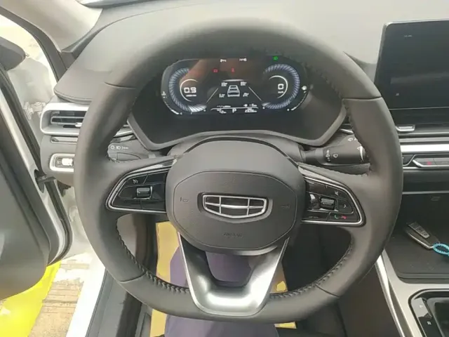 Geely Emgrand — Фото автомобиля 10