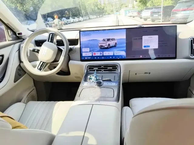 Geely Galaxy Galaxy M9 2025 Base Model — Фото автомобиля 12