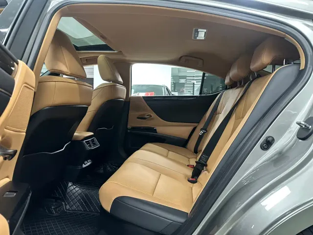Lexus ES — Фото автомобиля 11