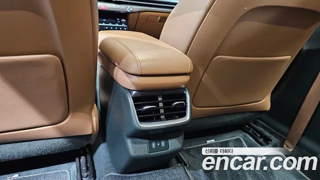 Hyundai Grandeur Grandeur (GN7) 2.5 Бензин 2WD — Фото автомобиля 30