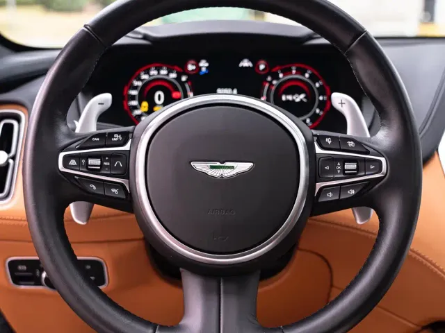 Aston Martin DBX — Фото автомобиля 10