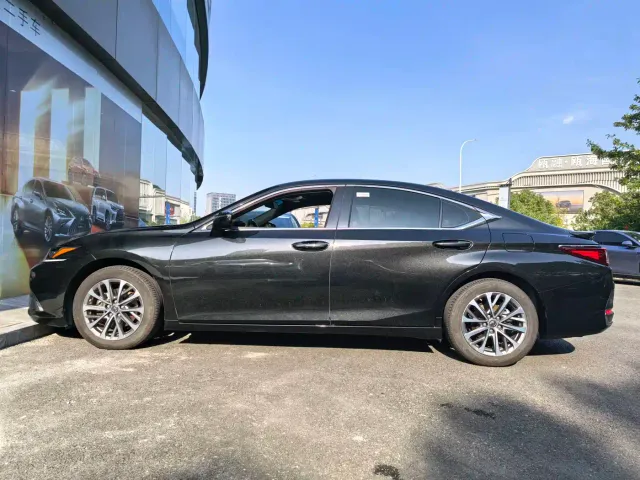 Lexus ES — Фото автомобиля 10