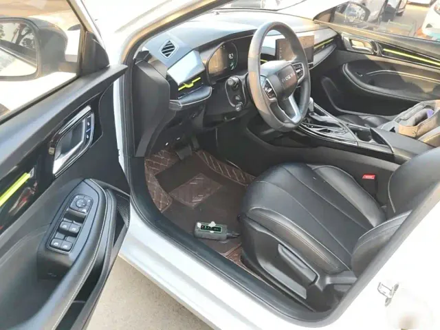 Roewe i5 — Фото автомобиля 15