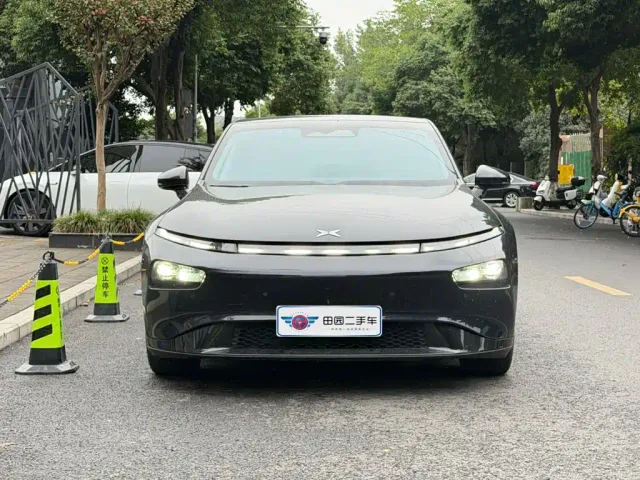 Xpeng P7 — Фото автомобиля 2