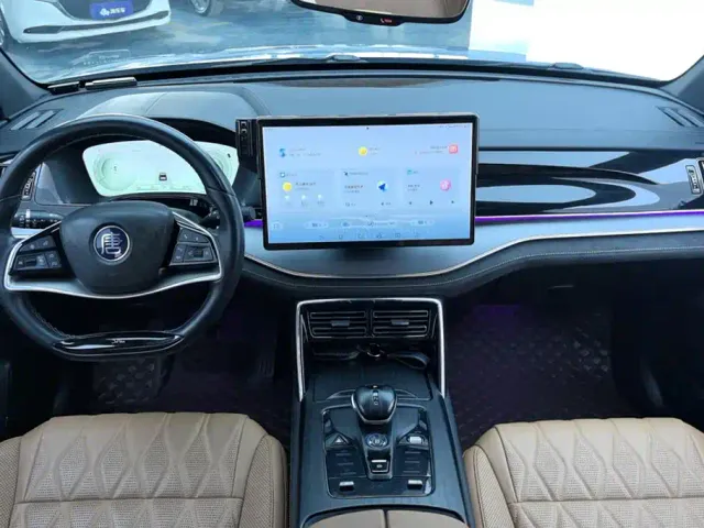 BYD Tang — Фото автомобиля 12