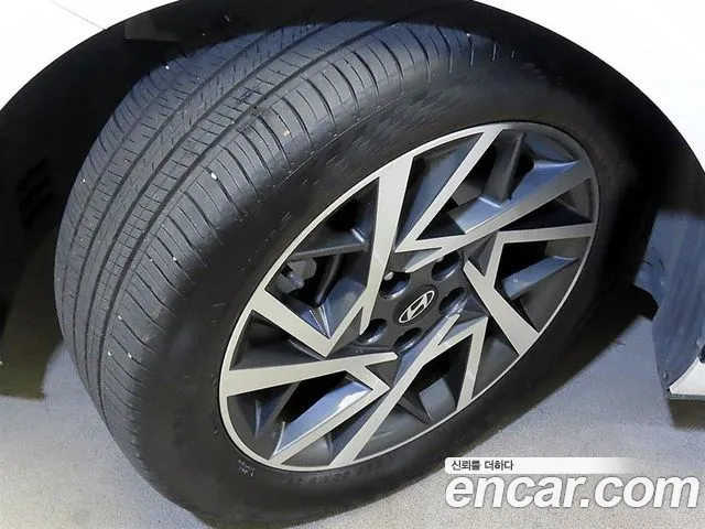 Hyundai Grandeur GN7 — Фото автомобиля 20