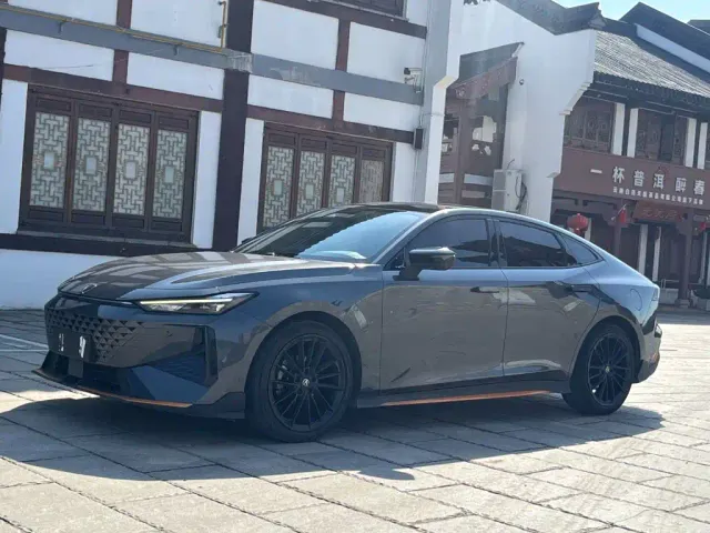 Фотография автомобиля — Changan UNI-V