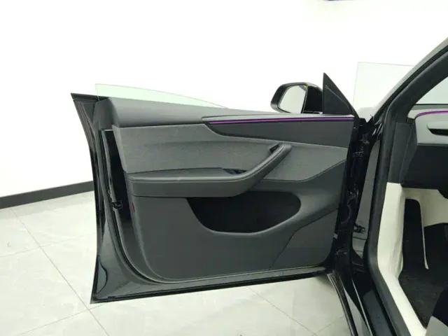 Tesla Model Y — Фото автомобиля 7