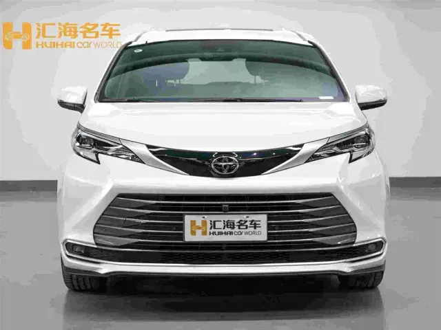 Toyota Sienna — Фото автомобиля 2