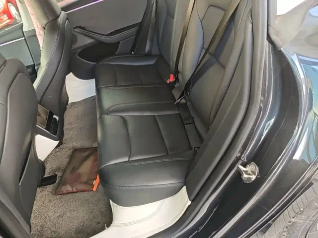Tesla Model 3 — Фото автомобиля 16