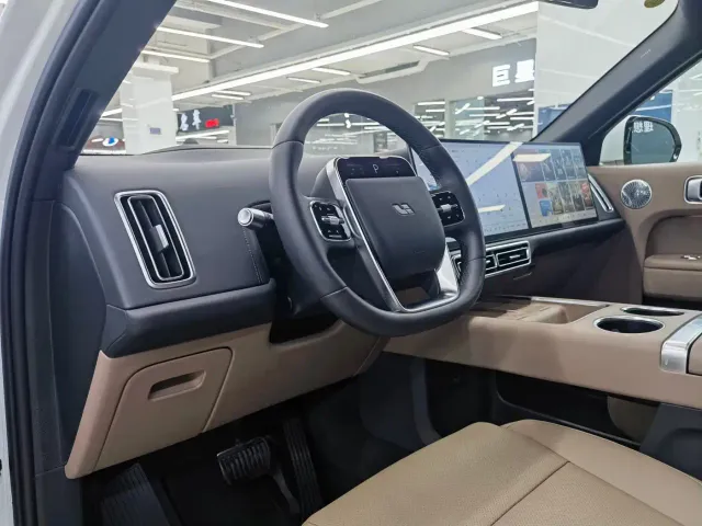 Li Auto L9 — Фото автомобиля 6