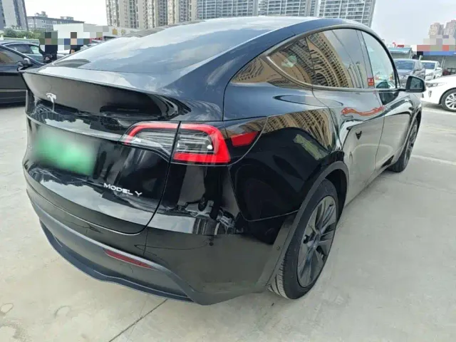 Tesla Model Y — Фото автомобиля 6