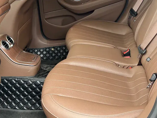 Mercedes-Benz E-Class — Фото автомобиля 9