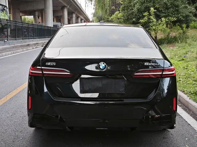 BMW 5 Series — Фото автомобиля 6