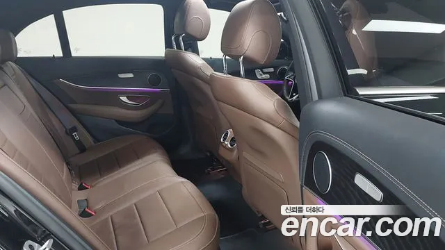 Mercedes-Benz E-Class — Фото автомобиля 10