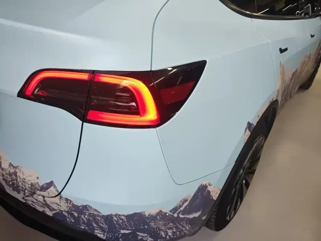 Tesla Model Y — Фото автомобиля 23