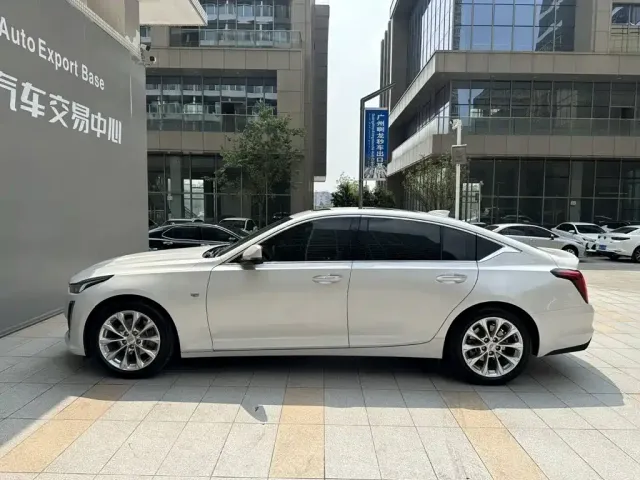Cadillac CT5 — Фото автомобиля 3