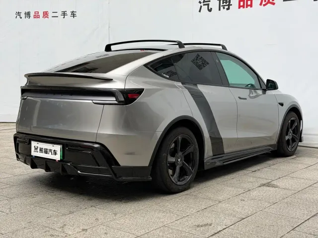 Tesla Model Y — Фото автомобиля 5