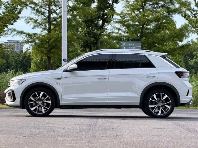 Volkswagen T-Roc — Фото автомобиля 16