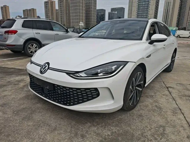 Фотография автомобиля — Volkswagen Lamando