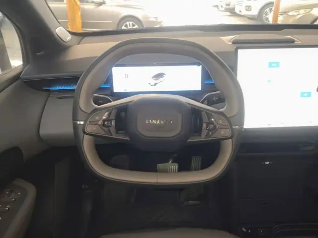 Lynk & Co Z20 — Фото автомобиля 10