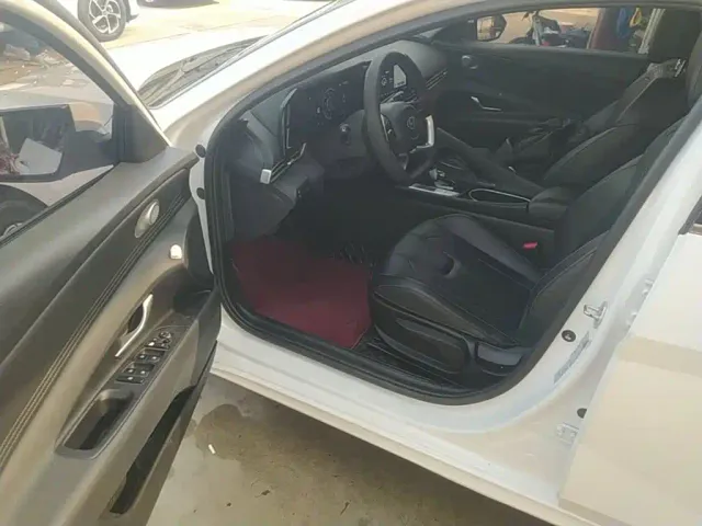 Hyundai Elantra — Фото автомобиля 15
