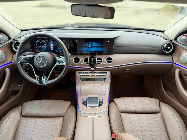 Mercedes-Benz E-Class — Фото автомобиля 14