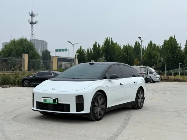 Фотография автомобиля — Li Auto i6
