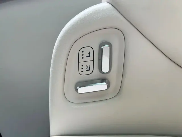 Li Auto MEGA — Фото автомобиля 18