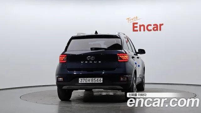Hyundai Venue — Фото автомобиля 4