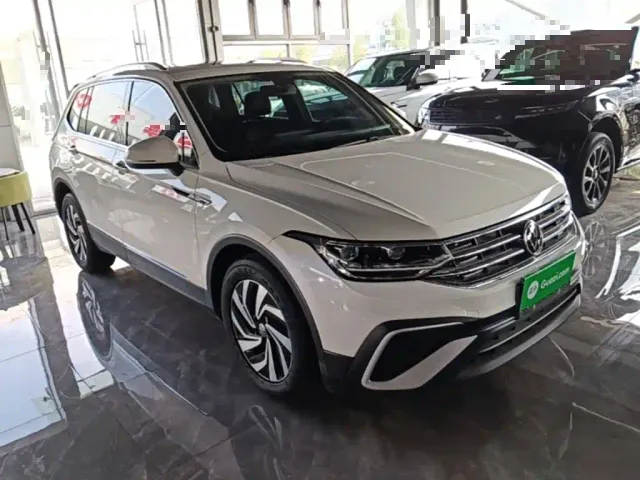 Volkswagen Tiguan L — Фото автомобиля 3