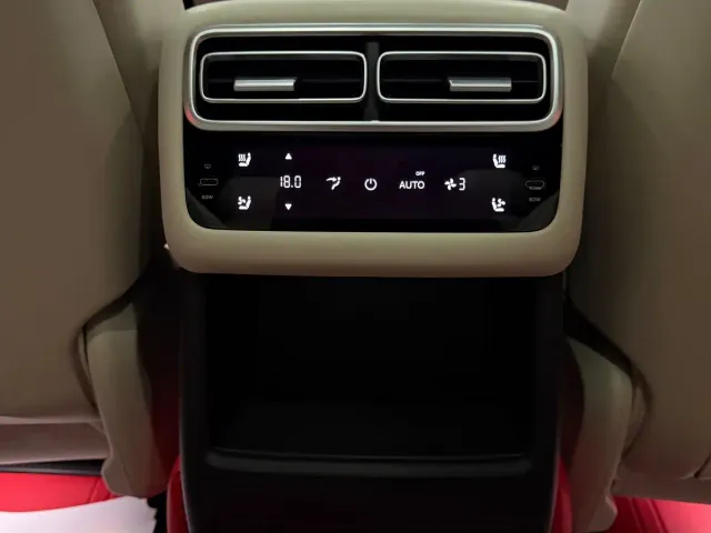 Li Auto L7 — Фото автомобиля 30