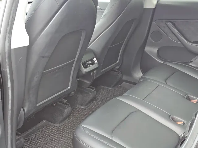 Tesla Model Y — Фото автомобиля 17