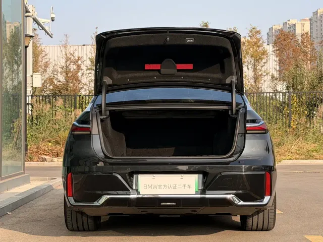 BMW i7 — Фото автомобиля 24