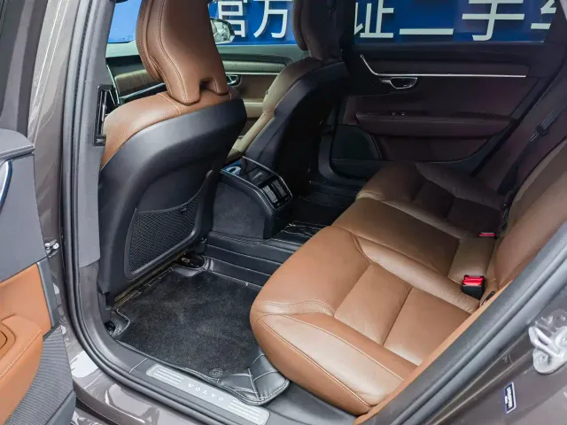Volvo S90 — Фото автомобиля 9