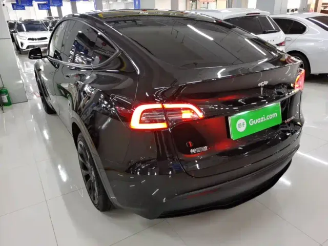Tesla Model Y — Фото автомобиля 4