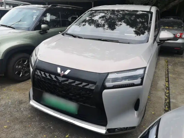 Фотография автомобиля — Wuling Starlight 730
