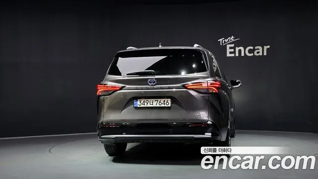 Toyota Sienna — Фото автомобиля 4