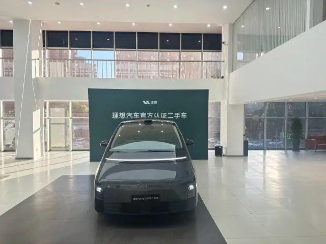 Li Auto MEGA — Фото автомобиля 2