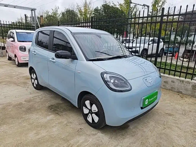 Wuling Motors Hongguang MINIEV 2025 4-Door Premium Edition — Фото автомобиля 3