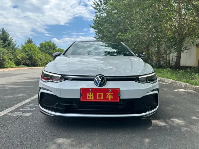 Volkswagen Golf — Фото автомобиля 2