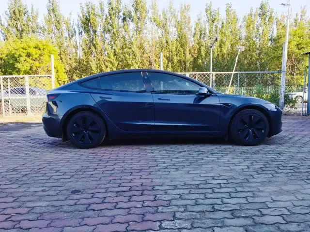 Tesla Model 3 — Фото автомобиля 5