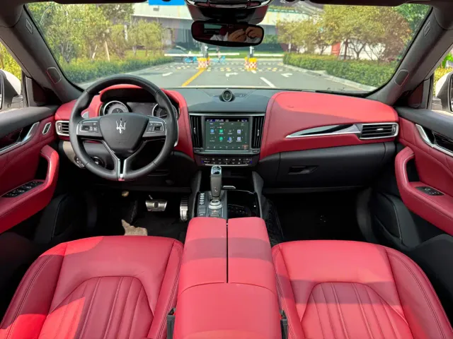 Maserati Levante — Фото автомобиля 5