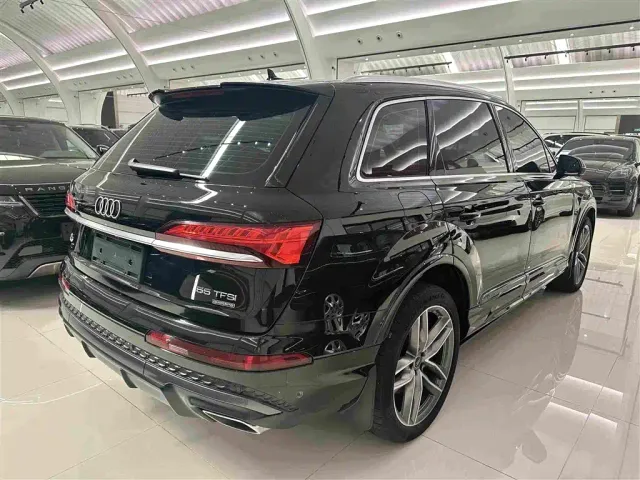Audi Q7 — Фото автомобиля 18